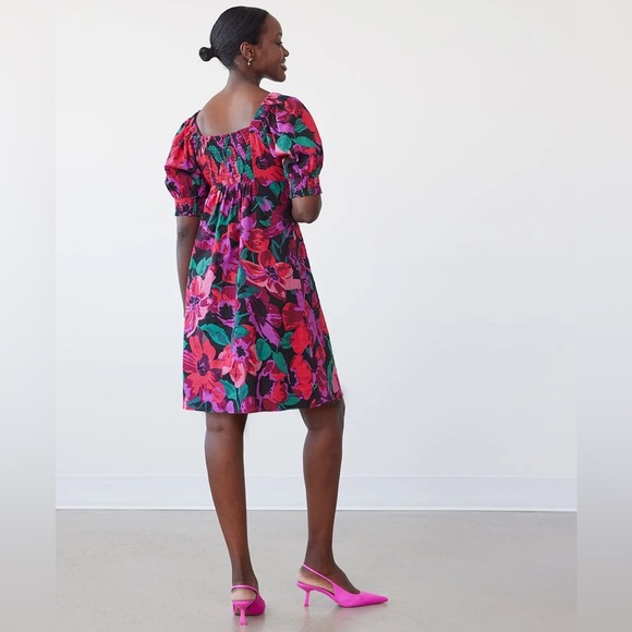 Short-Sleeve Linen Dress with Twisted V Neckline - Picture 3 of 6